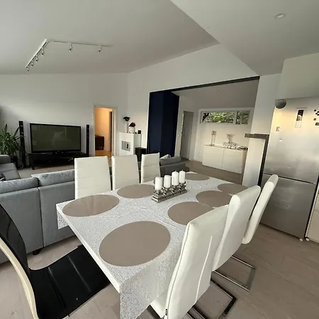 With 5 Bedrooms, Great View And Garden Ferienhaus