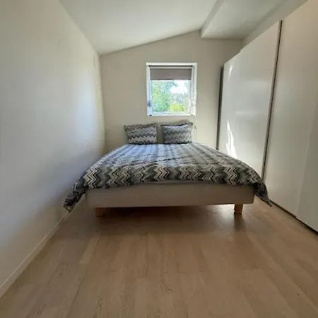 With 5 Bedrooms, Great View And Garden Tatil Evi *