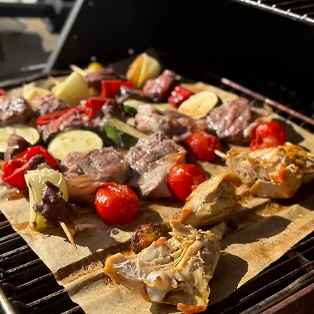 Tatil Evi With 5 Bedrooms, Great View And Garden