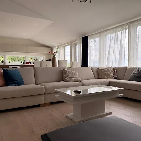 With 5 Bedrooms, Great View And Garden Ferienhaus