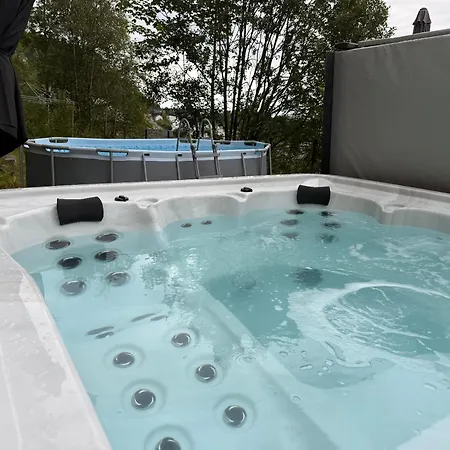 With 5 Bedrooms, Great View And Garden * Bergen
