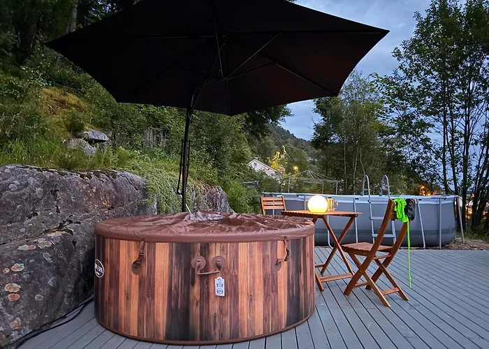 펜션 With 5 Bedrooms, Great View And Garden