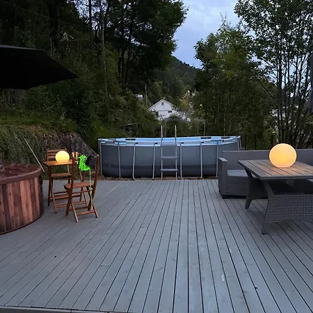 With 5 Bedrooms, Great View And Garden Feriehus *