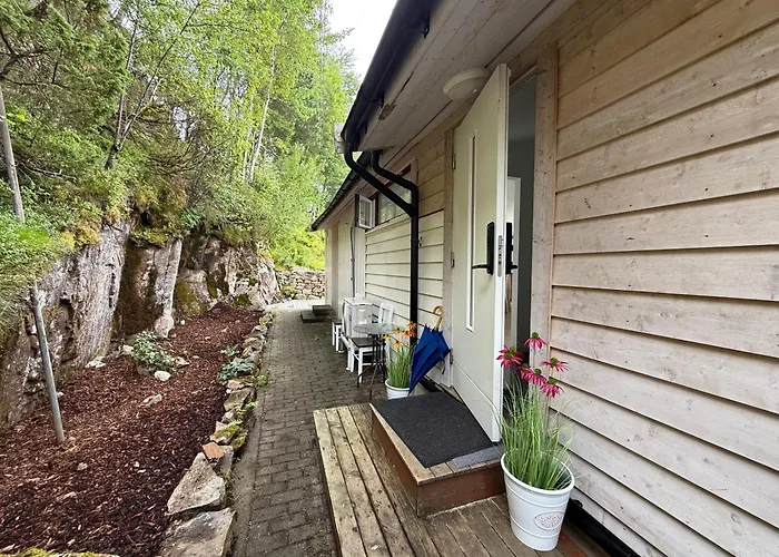 With 5 Bedrooms, Great View And Garden Feriehus *