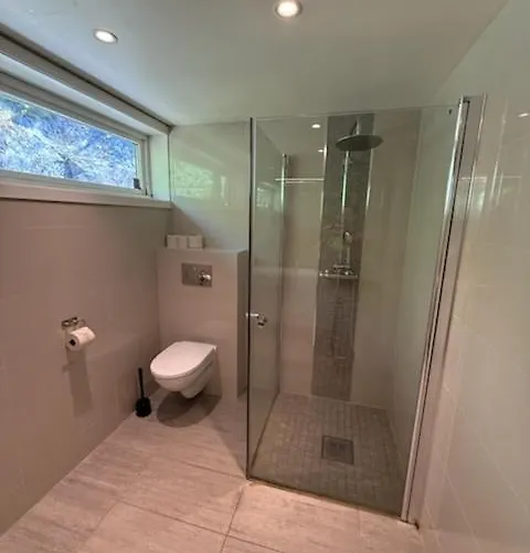 With 5 Bedrooms, Great View And Garden Feriehus Bergen