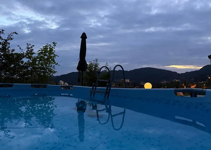 With 5 Bedrooms, Great View And Garden Feriehus